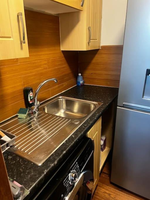 One Bedroom Apartment In Gorgie With New Central Heating System Edimburgo Esterno foto